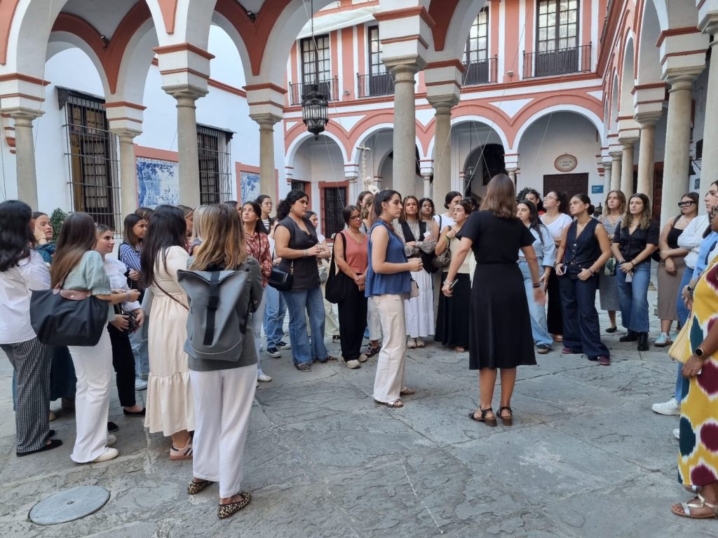 Visita del ciclo formativo de Integración Social de Albaydar al Hospital de la Caridad